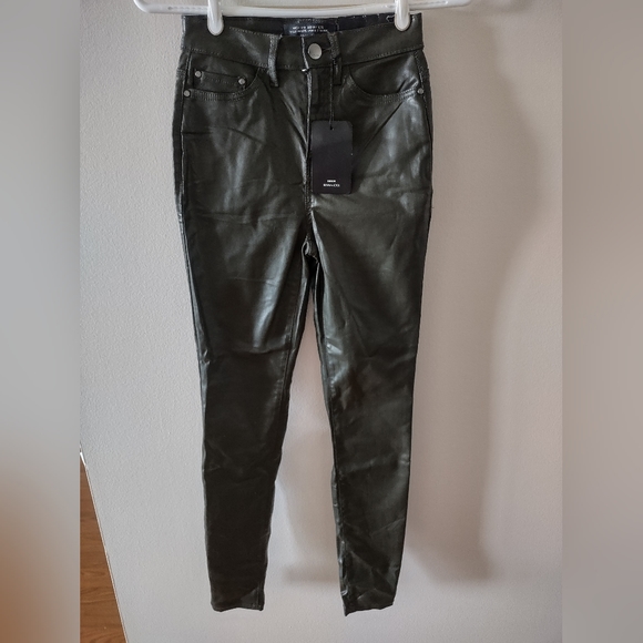 NWT RW&Co Coated Leather Look High Waisted Skinny Jeans, Green, size 24 - Picture 1 of 4